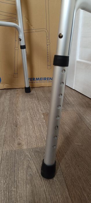 Ходунки для дорослих крокуючі