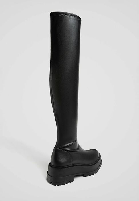 Чоботи Stradivarius