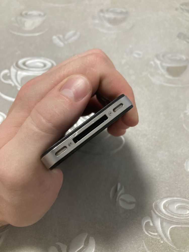 Продама мобильный телефон/смартфон iPhone 4 16gb Neverlock
