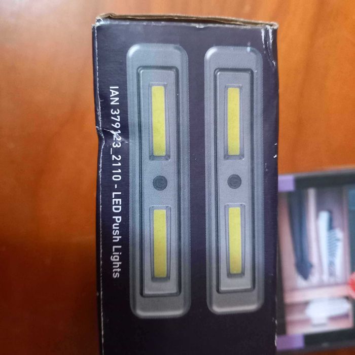 2 LED battery-powered NEW with batteries included64553118485505123