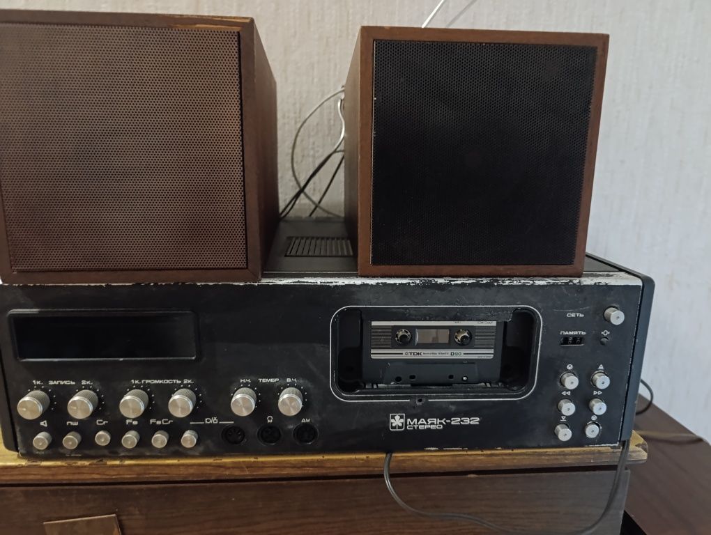 Продам трійку магнітолу маяк і програвач пластинок melodija