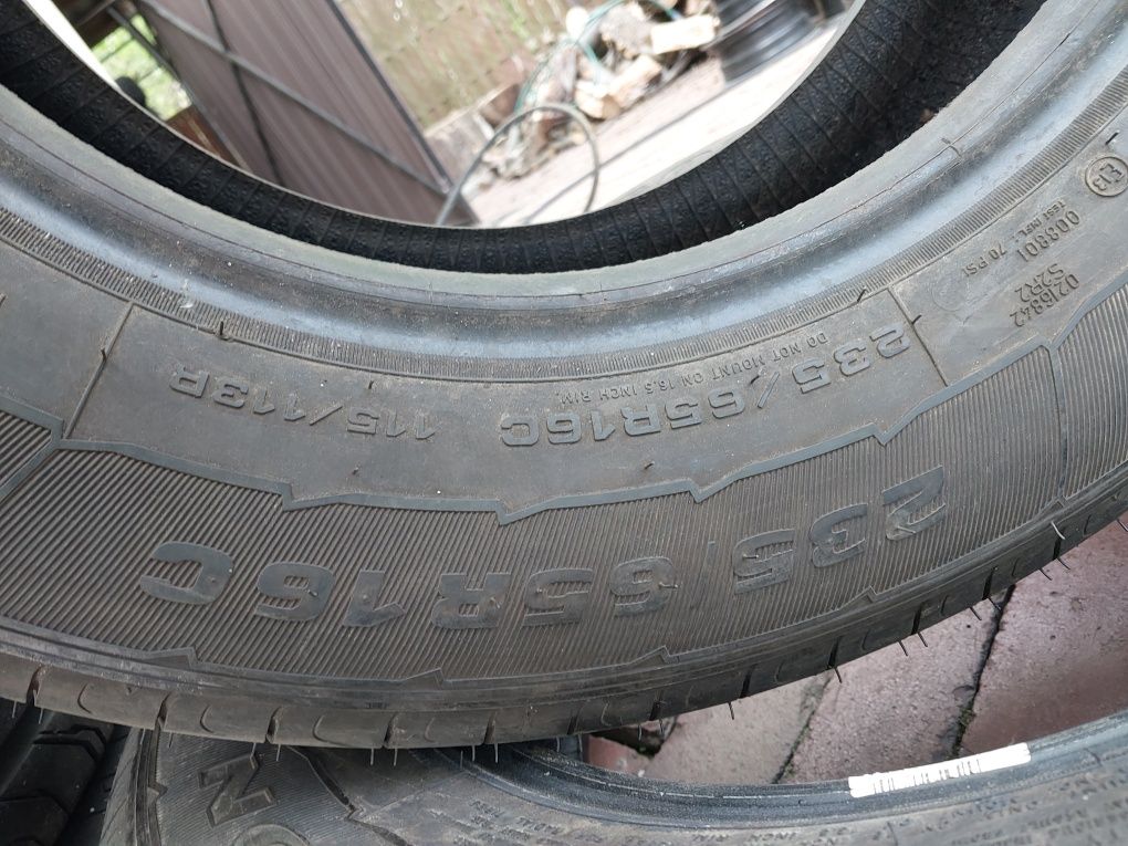 Para opon goodyear 235x65x16c.100%