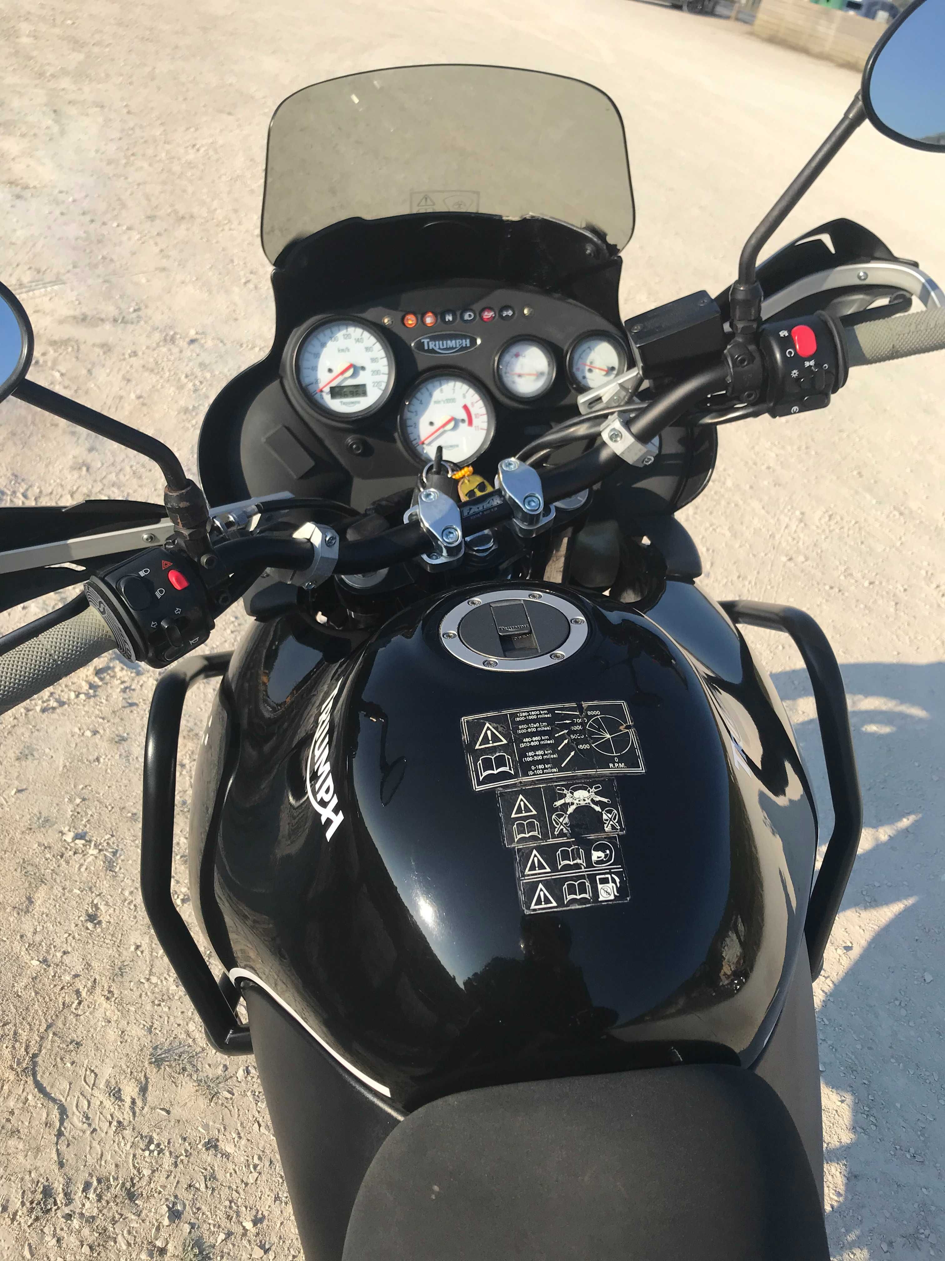 Triumph Tiger 885i