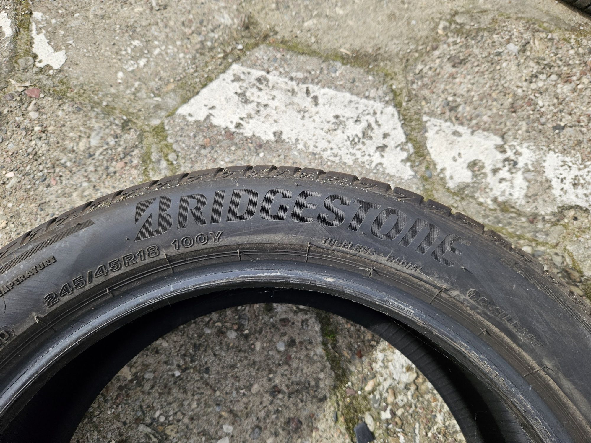 Opony letnie Bridgestone 245/45/18 rok 20