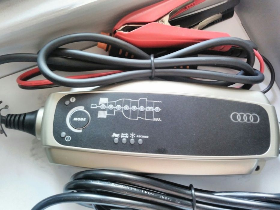 Зарядка Audi Зарядное устройство для аккумуляторов Зарядне Ауди Ауді
