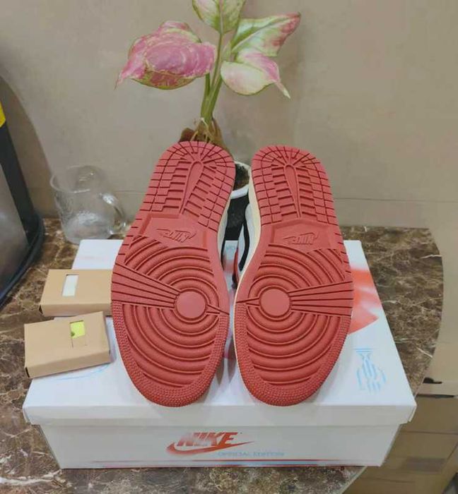 Jordan1RetroLowOGTrophyRoomRookieCardAway r.43