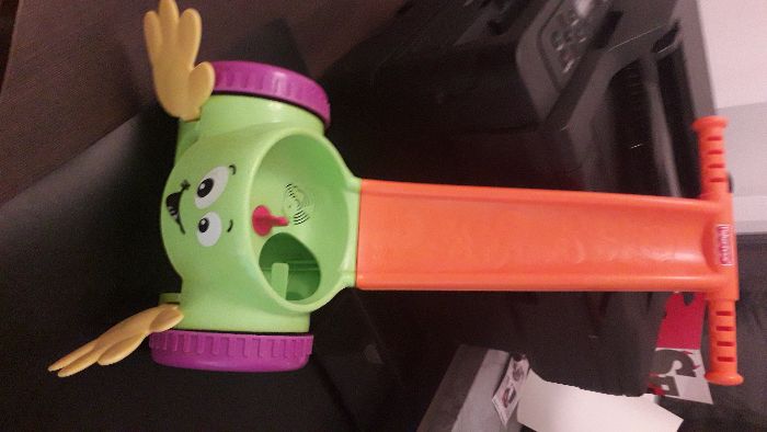 Fisher Price Chodzik i Niesforne Piłeczki W9860