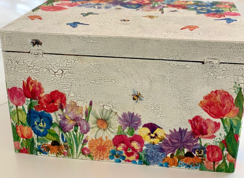 Kufer  rękodzieło decoupage kwiaty kwiatowa  łąka spękania  prezent