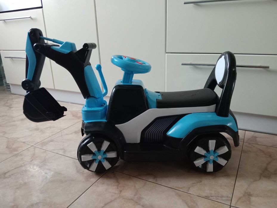 Дитяча машина на акумуляторі