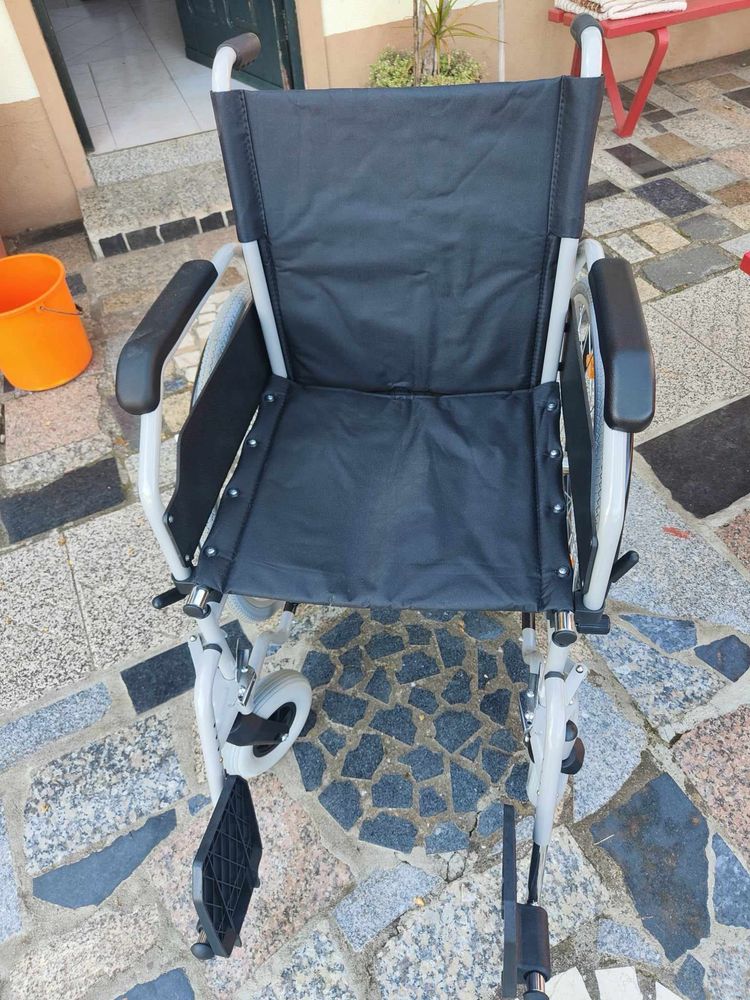 Vendo Cadeira de Rodas como nova