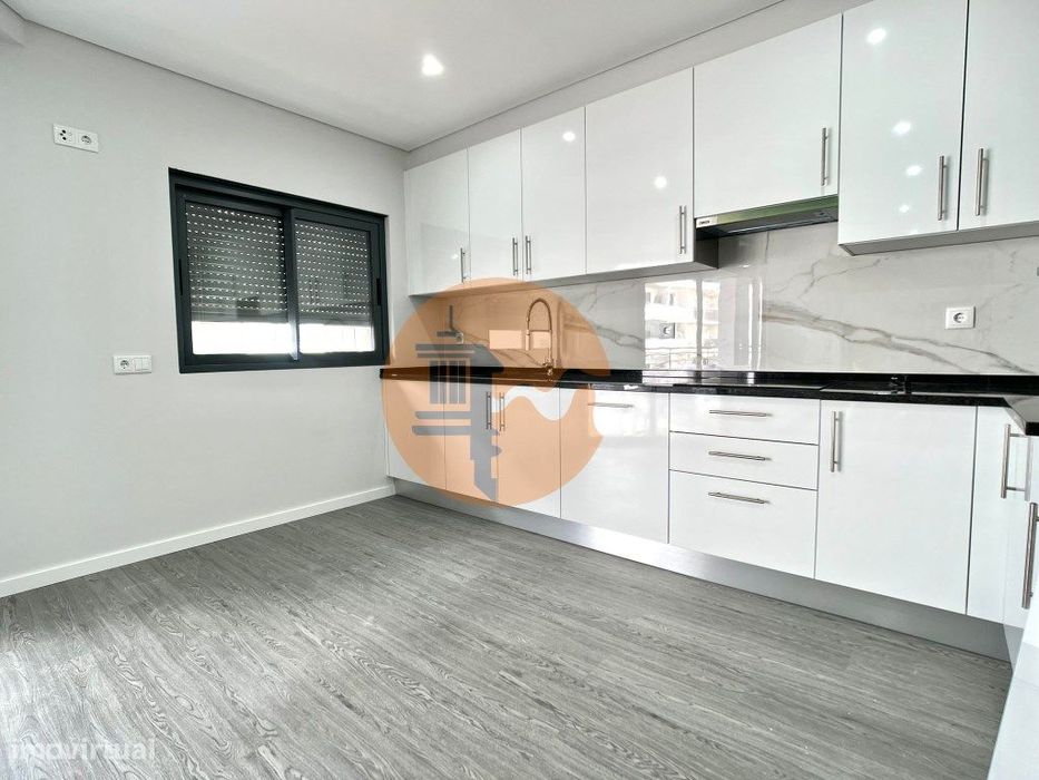 Apartamento T3 em Condomínio com Piscina .