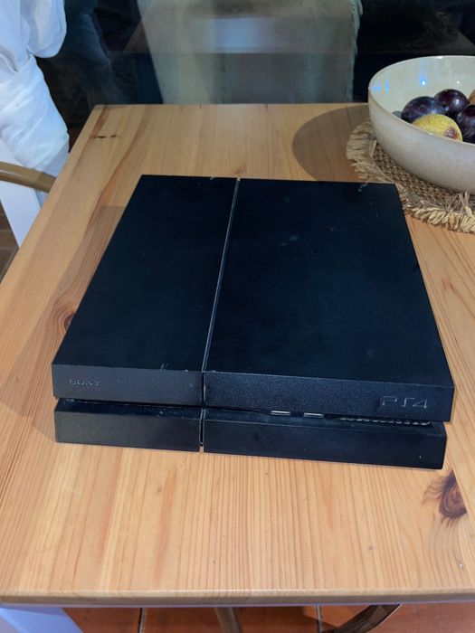 PlayStation 4 com 2 comandos