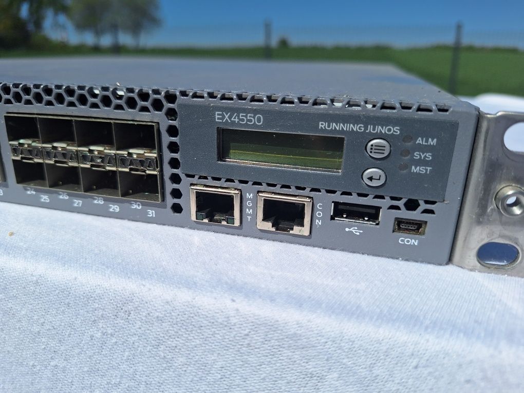 Juniper EX4550 Switch SFP+ 1G 10G 32x