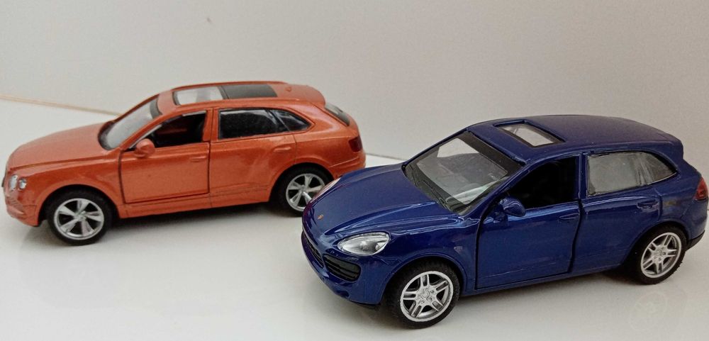 Атомобили модельные Porsche, Bentley, гоночные 6-10 см