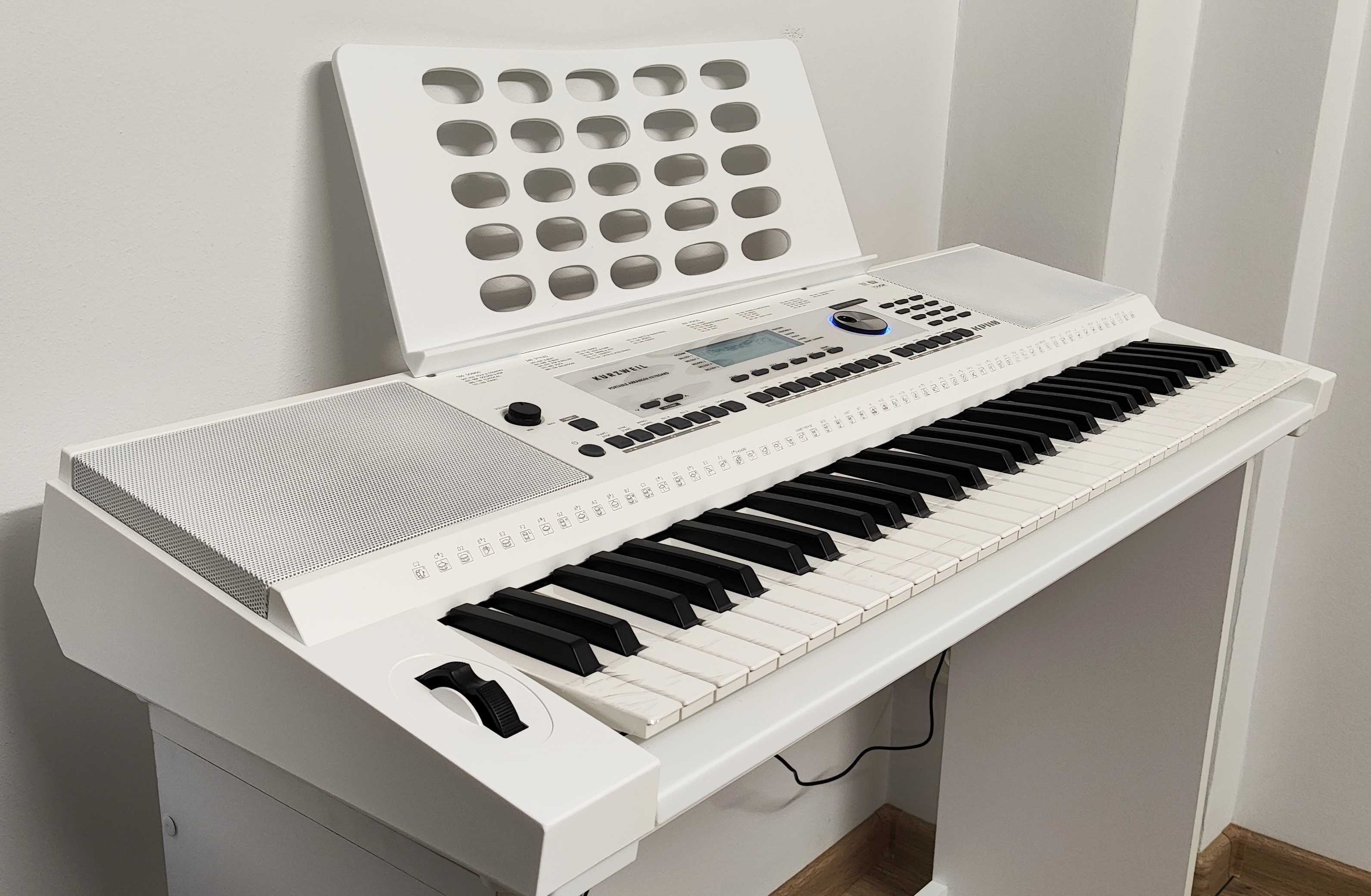 Kurzweil KP110 білий синтезатор. Вхід для мікрофону з ефектами! Підбір
