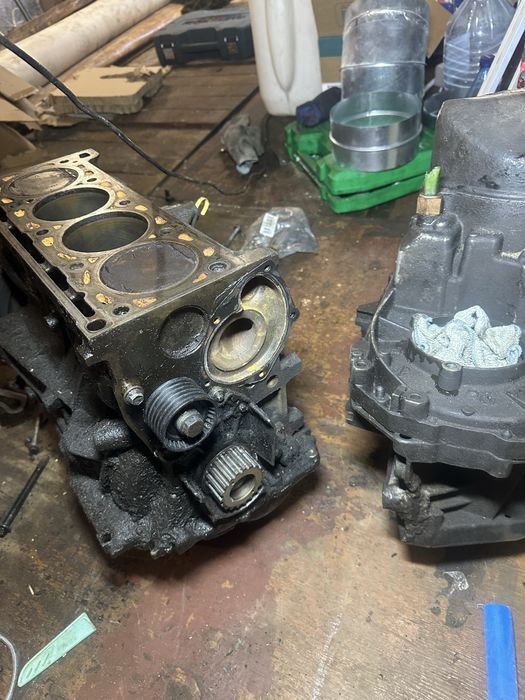 Блок двигуна в хорошому стані рено лагуна 2 1,8 бензин