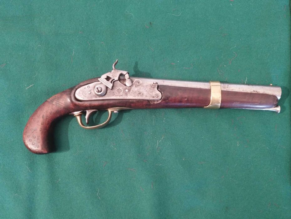 Pistola de percussão do sul da Europa, por volta de 1840.