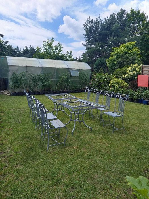Metalowe krzesła i stoły ogrodowe - komplet