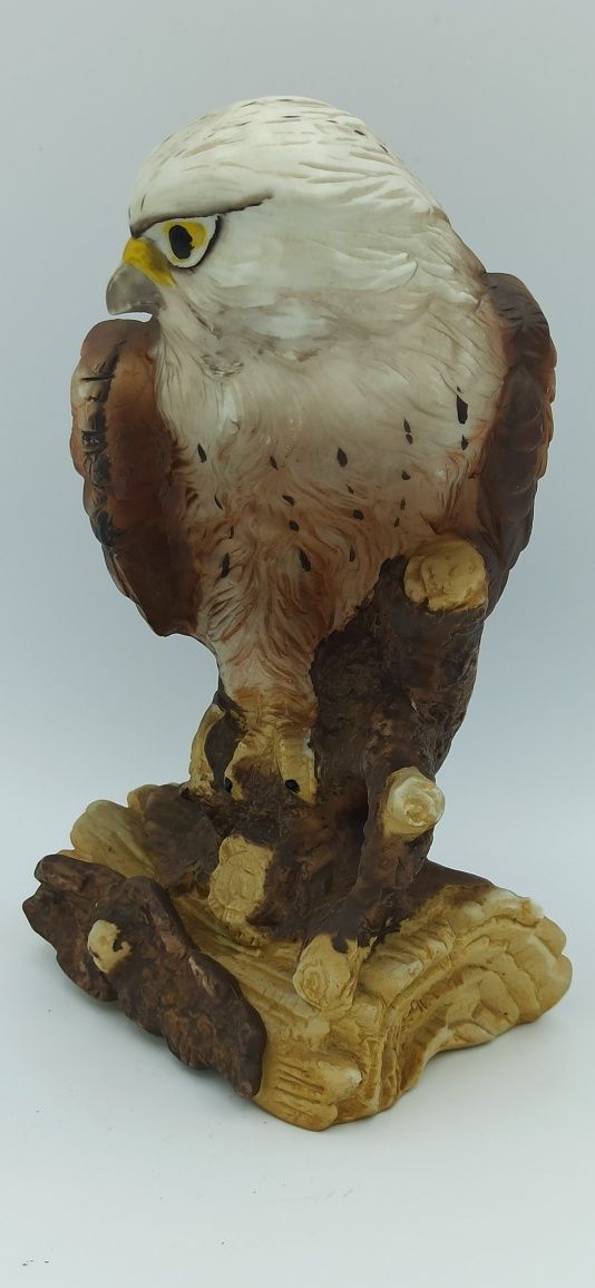 Porcelana nie szkliwiona Figurka Ptaka drapieżnego h 20 cm
