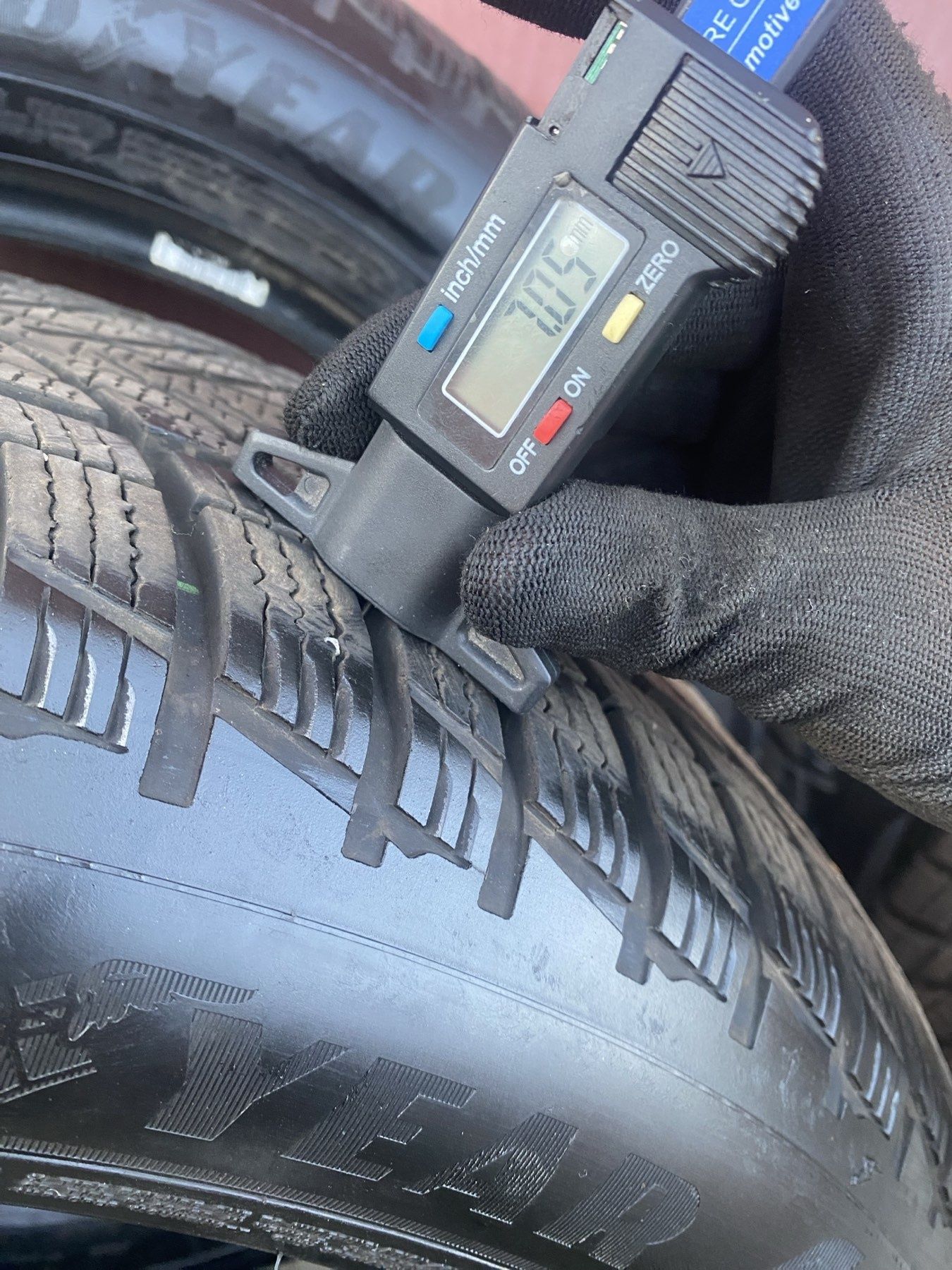 Зимові шини Good Year perfomance 3 225/55 R17 101V 2023 року,