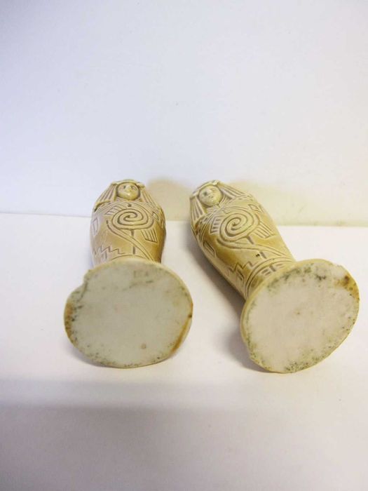 2  pequenas antigas jarras em porcelana alemã-marcadas