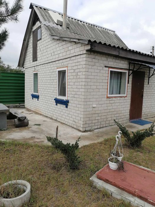 Продається будинок з власною водоймою