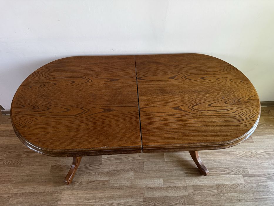 Stylowy stół drewniany rozkładany