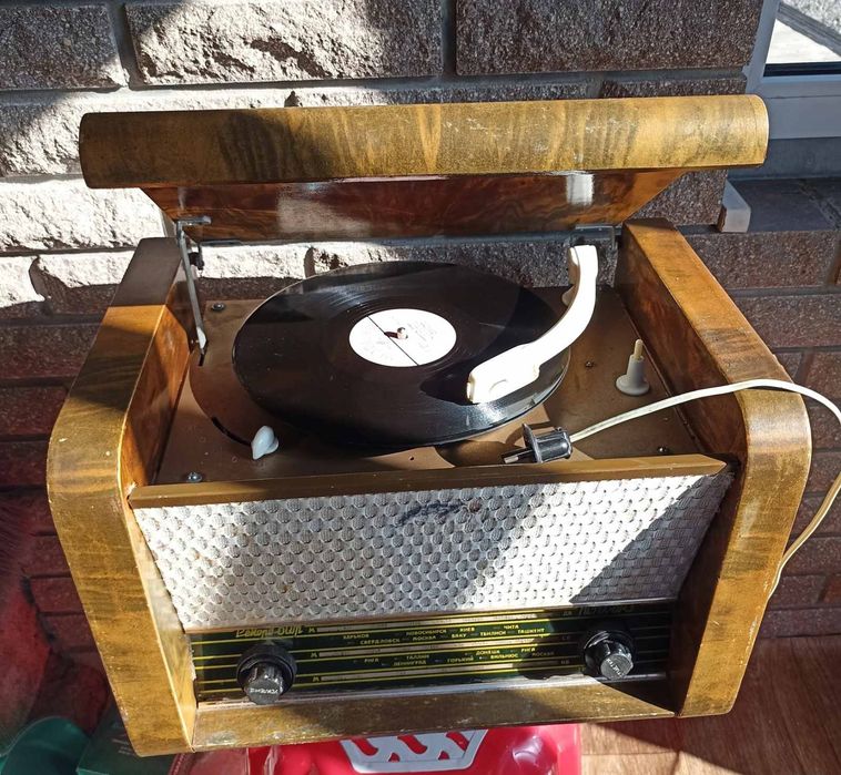 Радіола Програвач Рекорд - 60М Радіоприймач  часів СССР