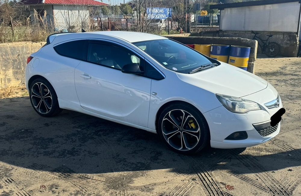 Opel Astra Gtc innovation 1.4turbo  Xenon Skóry Navi Alu 20cali