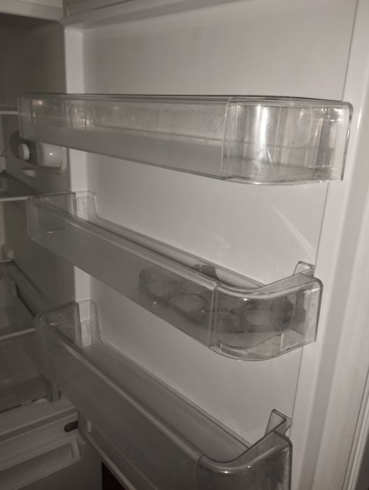 Продам холодильник INDESIT в отличном м состоянии..с документами