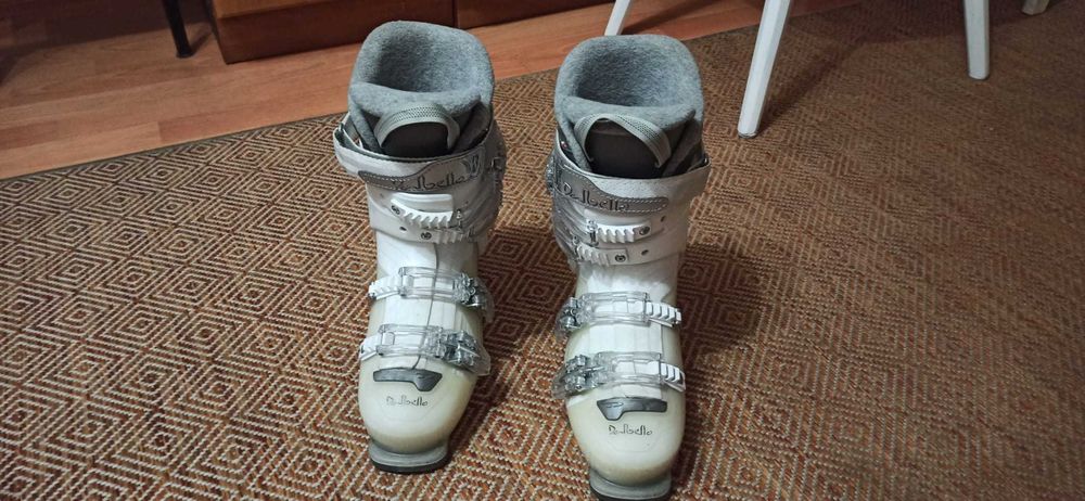 Narty z wyposażeniem