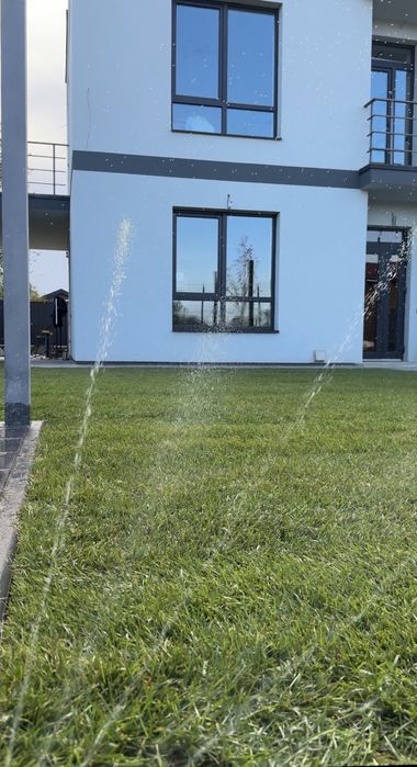 Автоматичний полив та рулонний газон