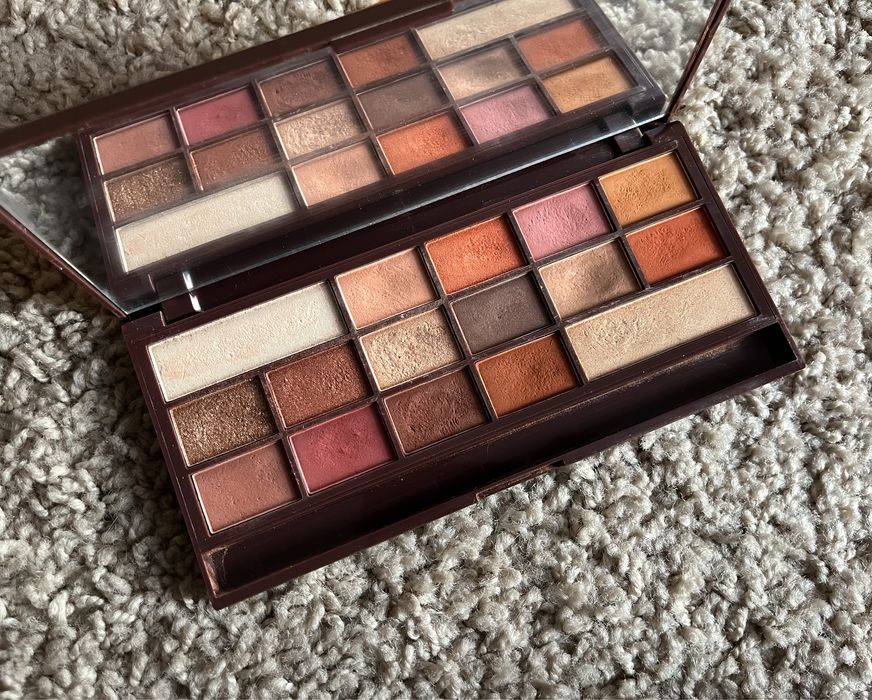 Makeup Revolution Chocolate Orange paleta cieni do powiek cienie