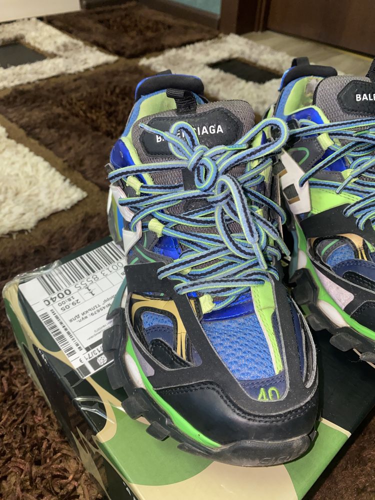 Balenciaga track 1