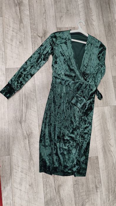 Сукня довжина міді