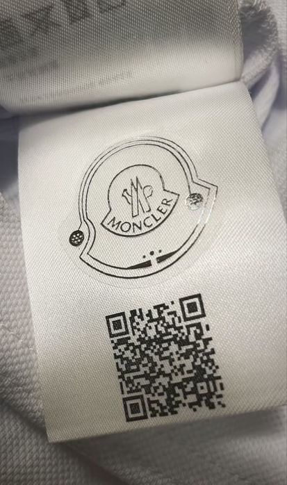 Camisa branca da  moncler