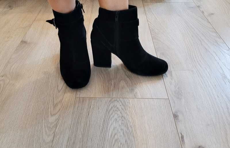 Czarne, skórzane - zamszowe buty / botki, Marks & Spencer, 38