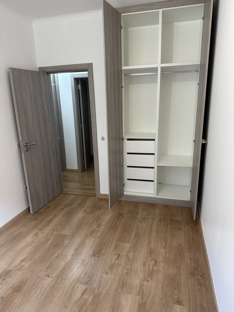 Apartamento T3,  3 quartos, sala de 30m2 renovado e optima zona exterior privada