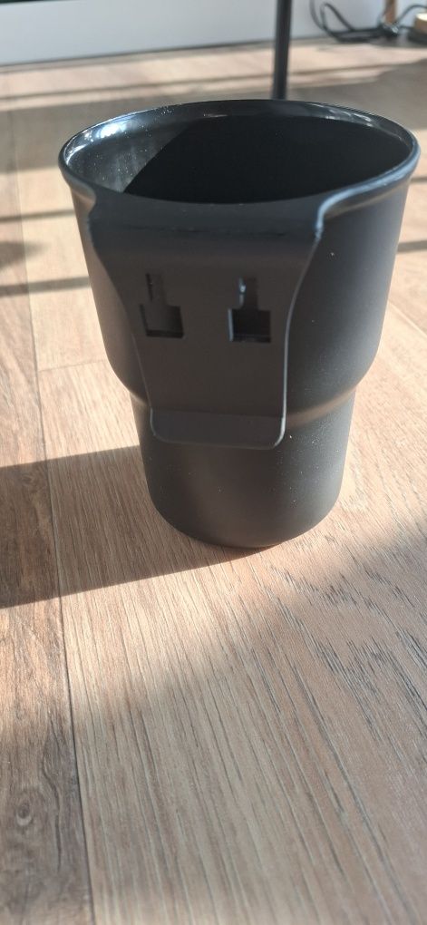Samochodowy uchwyt na kubek cup holder