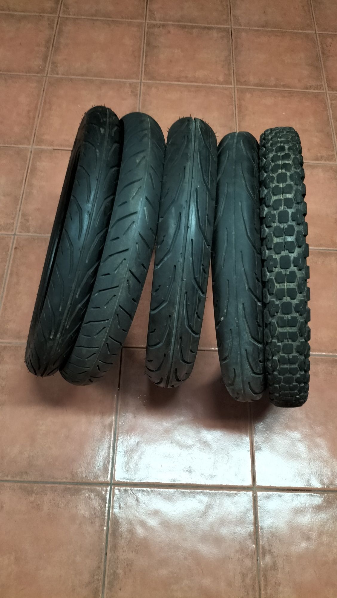 Pneus de moto novos e usados
