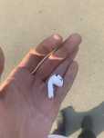 Левый наушник airpods 3
