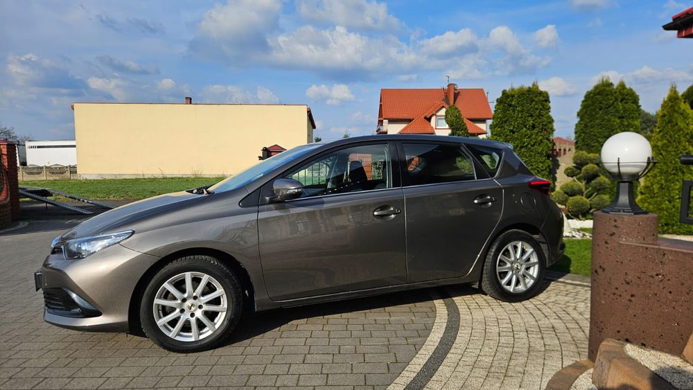 Toyota Auris 1.2 nawi kamera asystent tempomat książka serwisowa