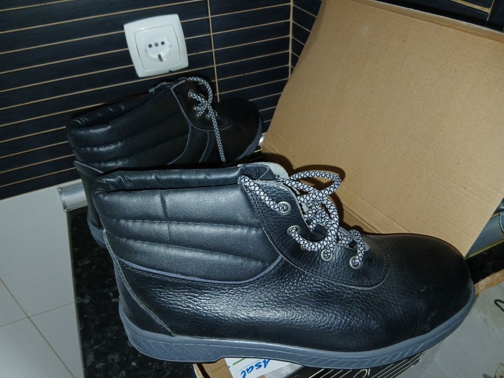 Botas de homem em biqueira d'aço
