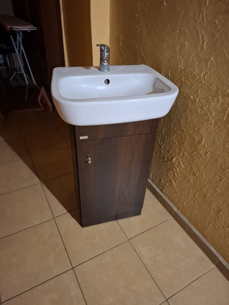 Szafka z umywalką cersanit