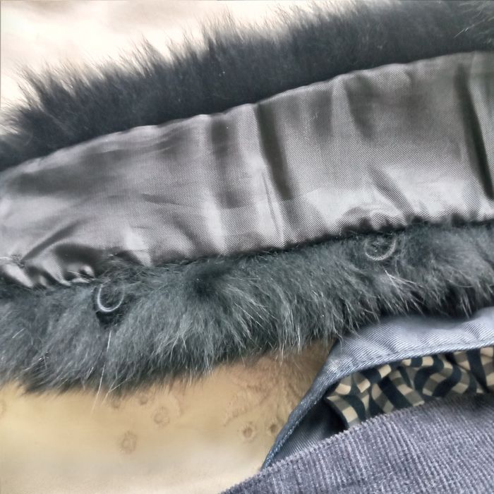 Куртка новая  с капюшоном