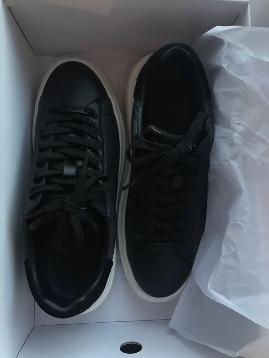 Сникерсы Guess , состочние 10/10