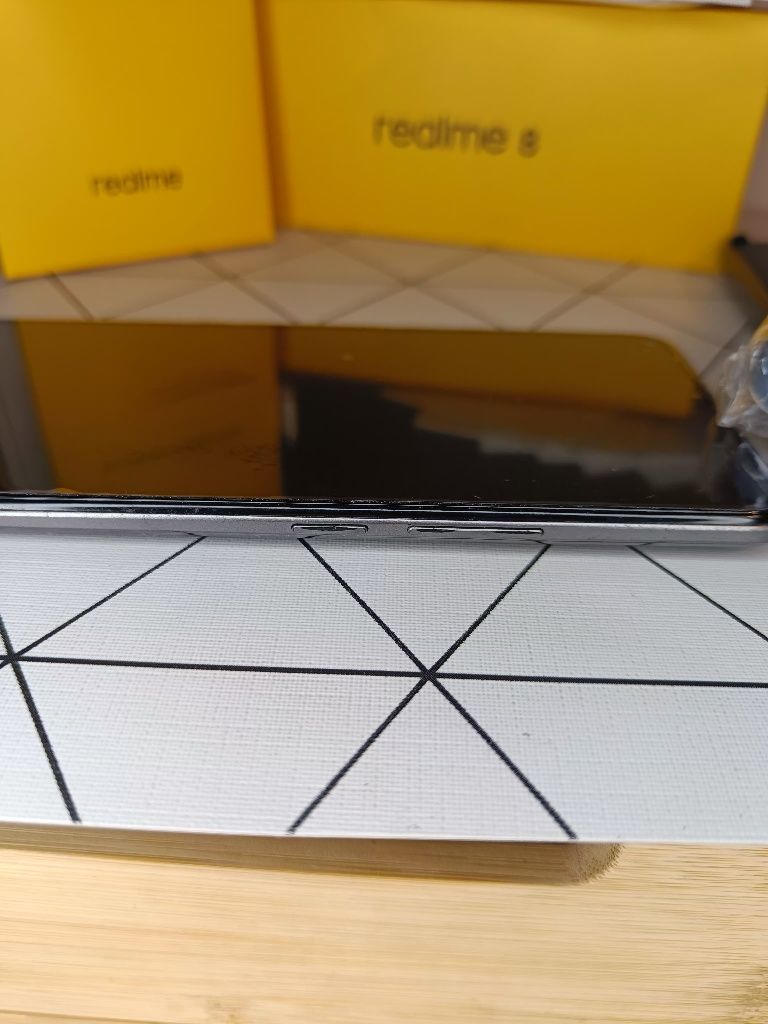 Smartfon Realme 8 | 4G / 64 GB + 2 nowe Case 8 ochronnych szybek