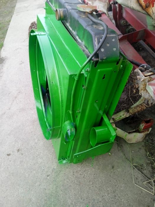 Продам радіатор Джон дир 1065--965