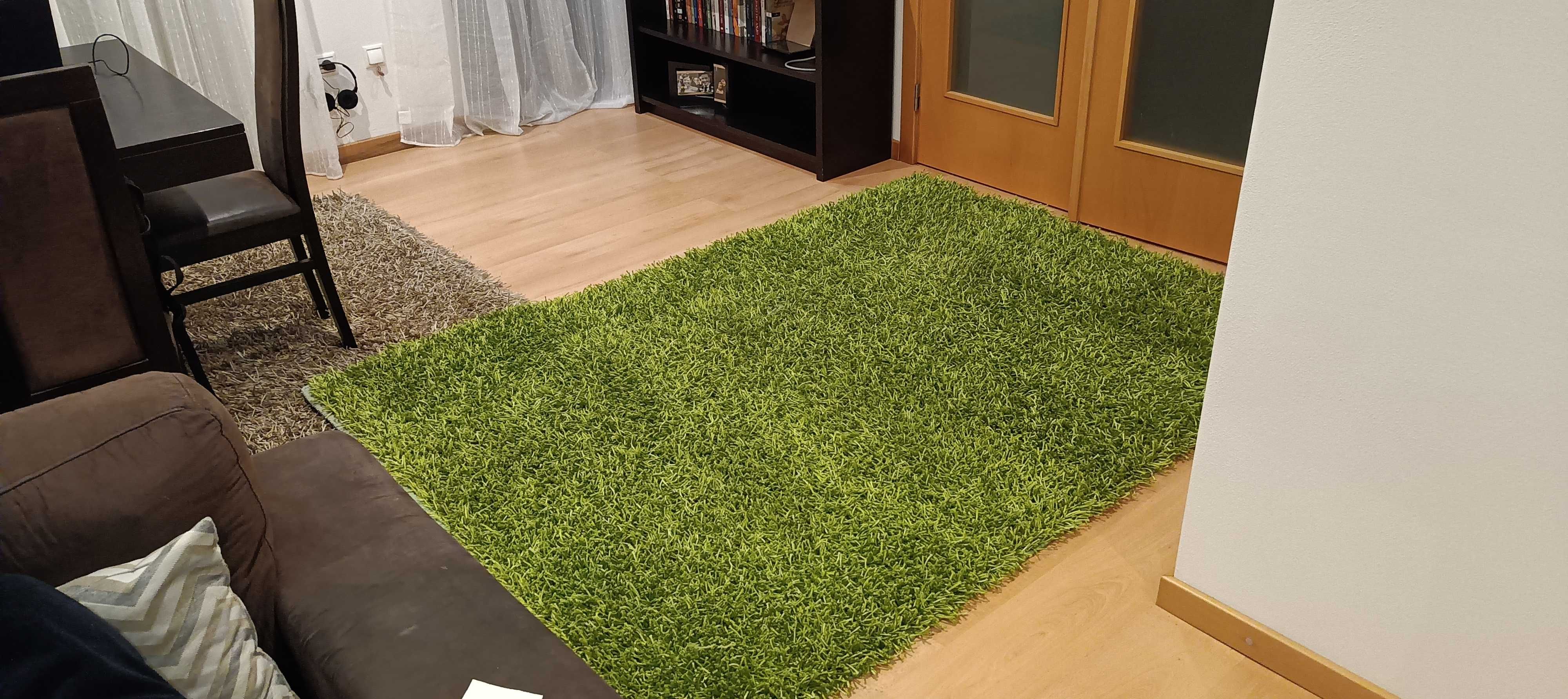 Vendo carpete verde de boa qualidade em bom estado