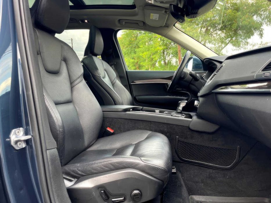 Volvo XC90      2019